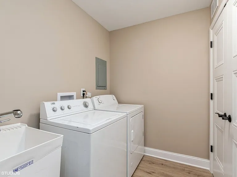 214 Manor Dr #D — Photo 15