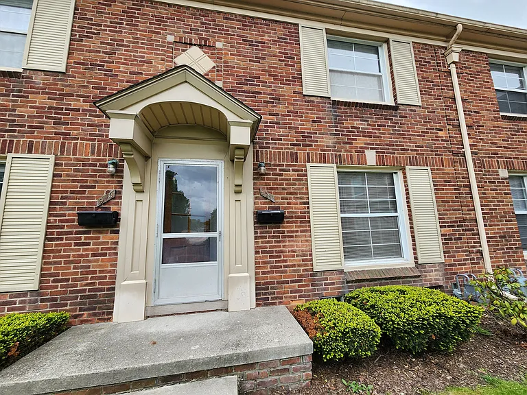 921 Vernier Rd #1 — Photo 2