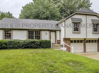10213 Rosehill Rd, Lenexa, KS 66215