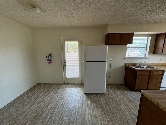 4th image of 1905 Cedarhill Dr APT 4