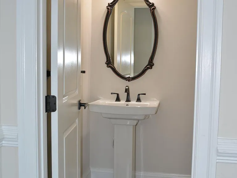 847 Stonecliffe Rd — Photo 5