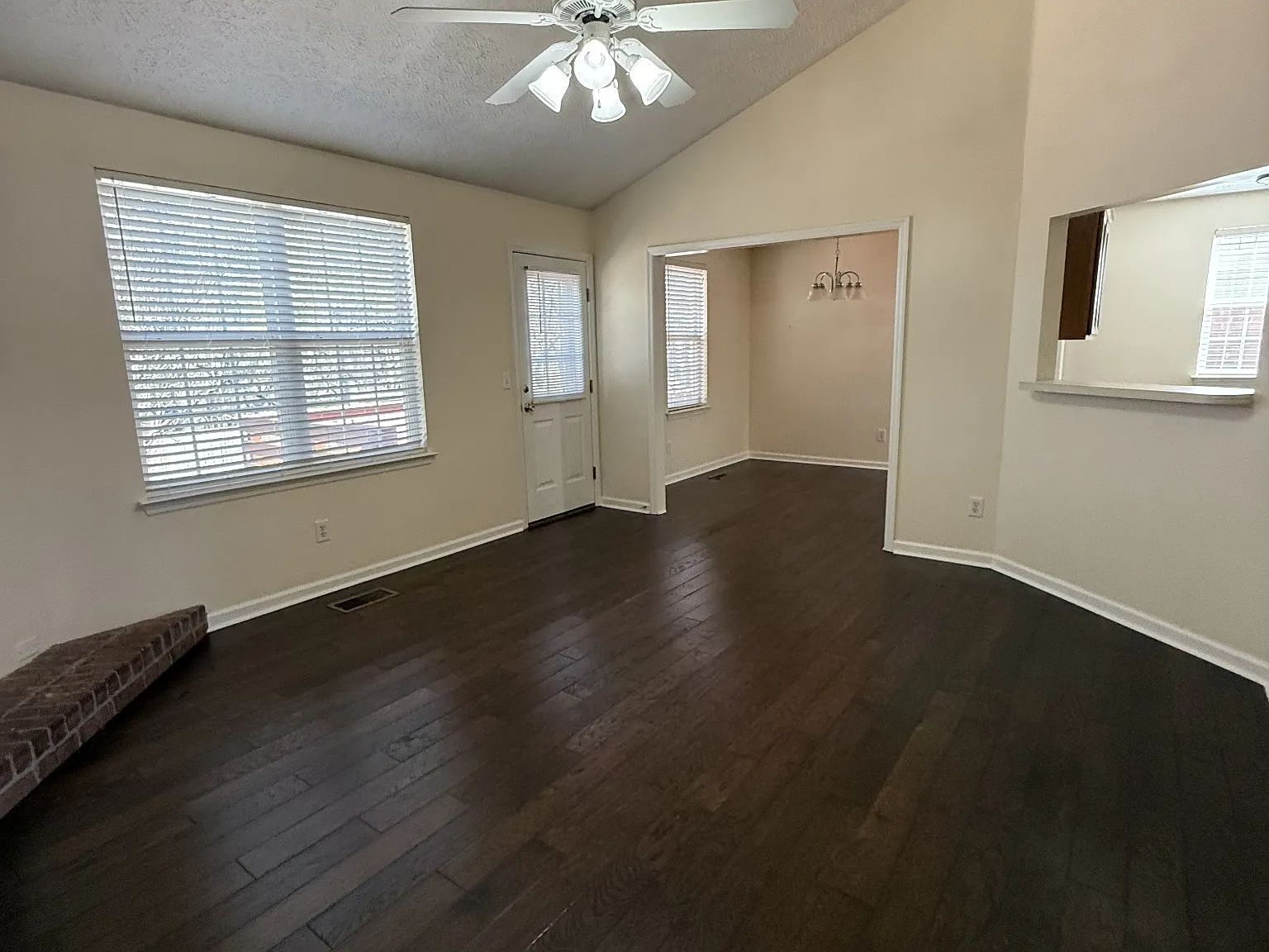 3 bed, 2.0 bath, 1929 sqft, $2,195 — Photo 4