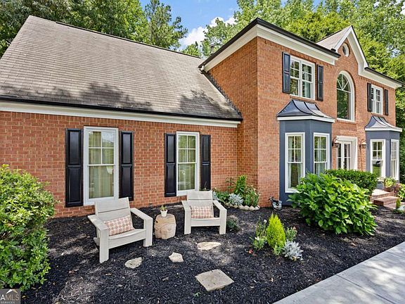 3rd image of 2675 Catawba Dr NW