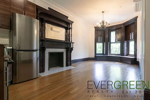 Rented by Evergreen Apartments BK | media 7