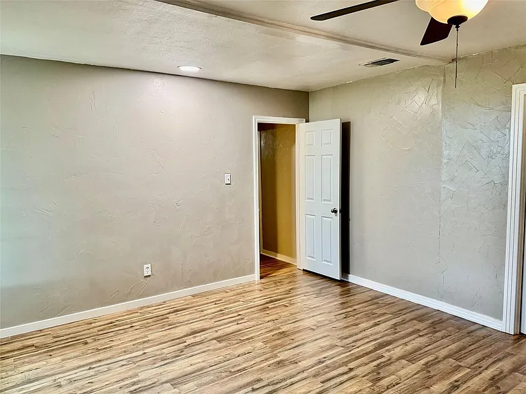 1197 FM 697 — Photo 27
