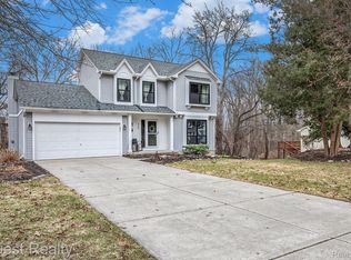 6280 Lake Waldon Dr, Clarkston, MI 48346