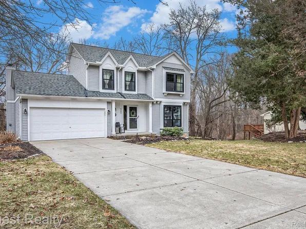 6280 Lake Waldon Dr, Clarkston, MI 48346