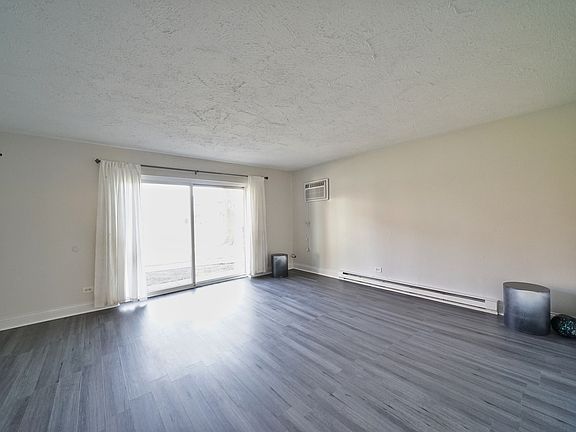 3rd image of 1061 Ferrari Dr APT Gb