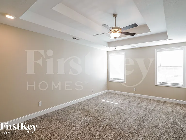 1086 Whitney Dr — Photo 9