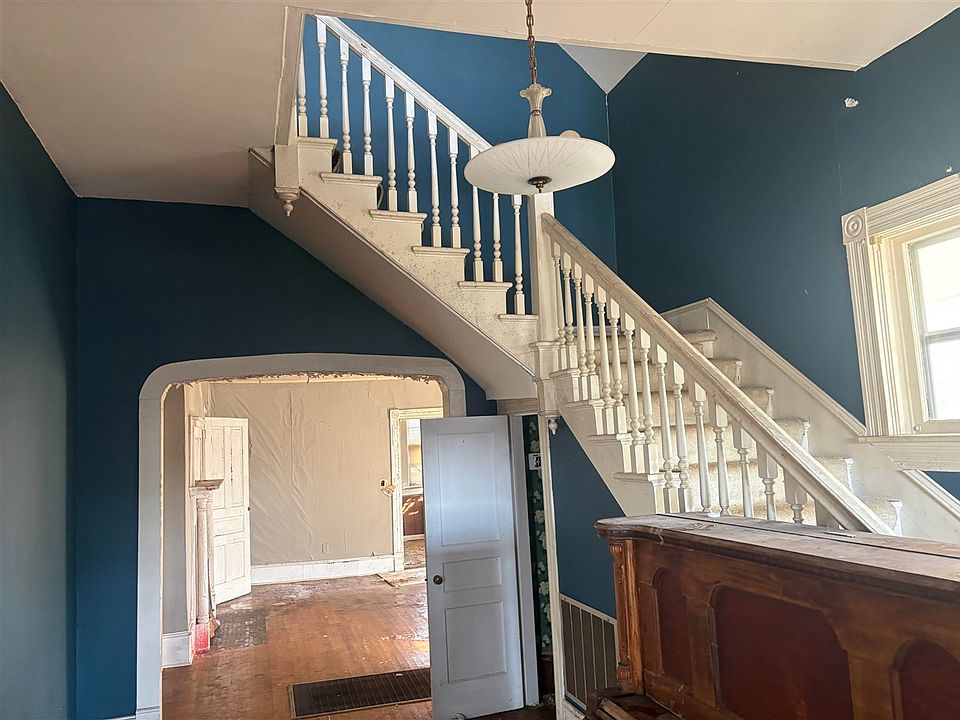 2nd image of 204 N Court St