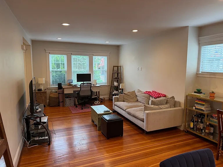 28-30 Chestnut St #28 — Photo 4