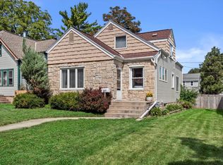 7624 W Lorraine Pl, Milwaukee, WI