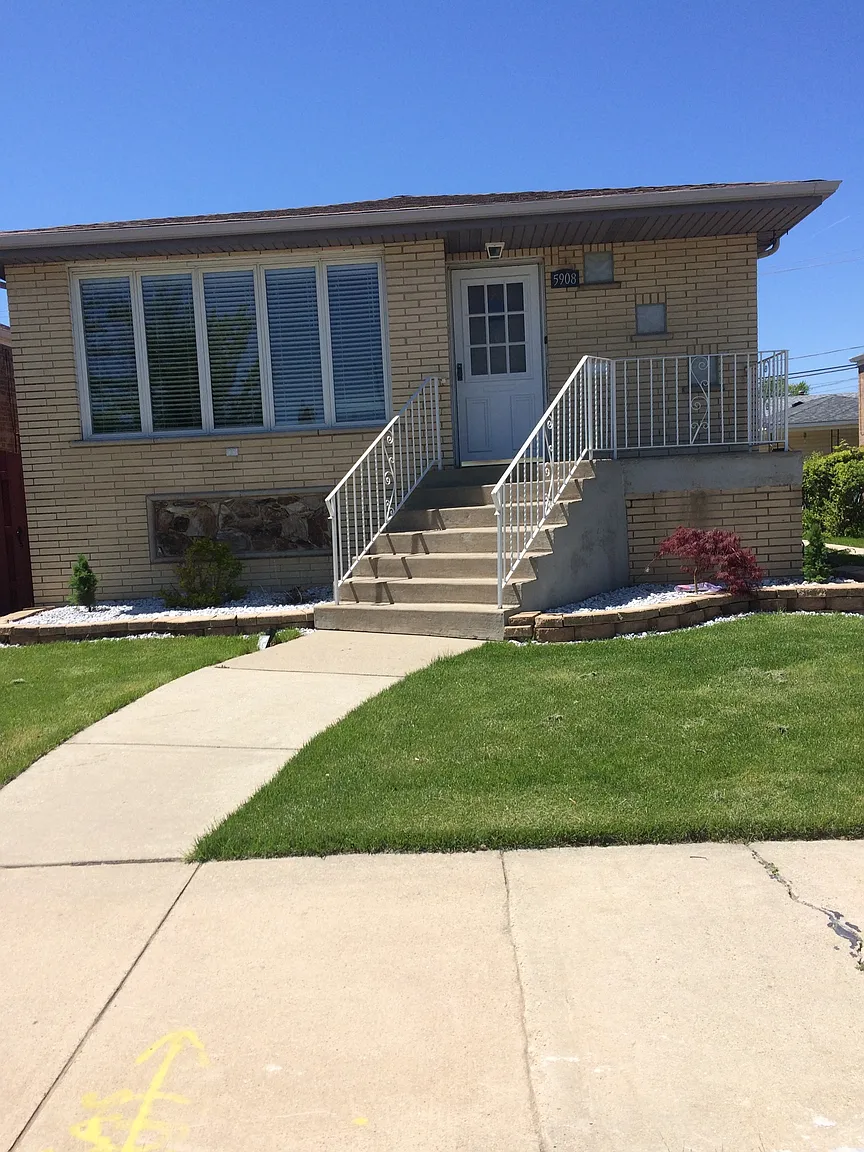 5908 S Austin Ave photo 1