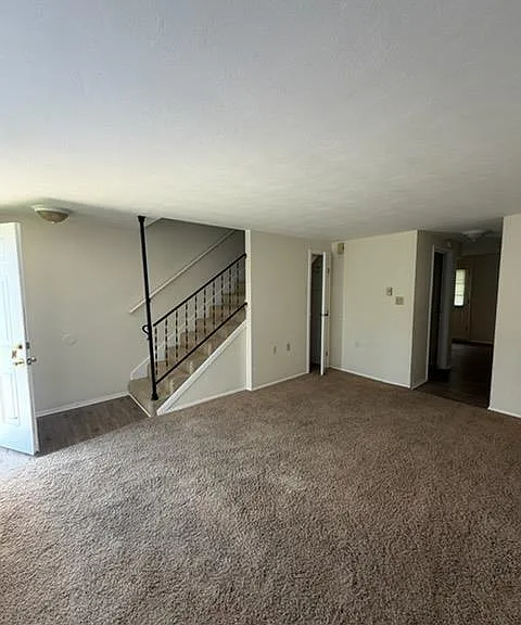 338 Grove St — Photo 3