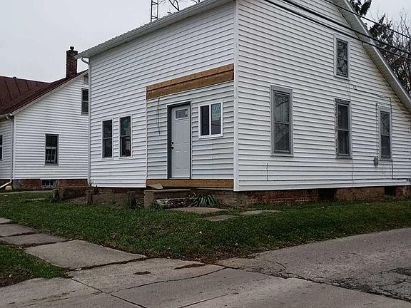 4th image of 220 E Charles St