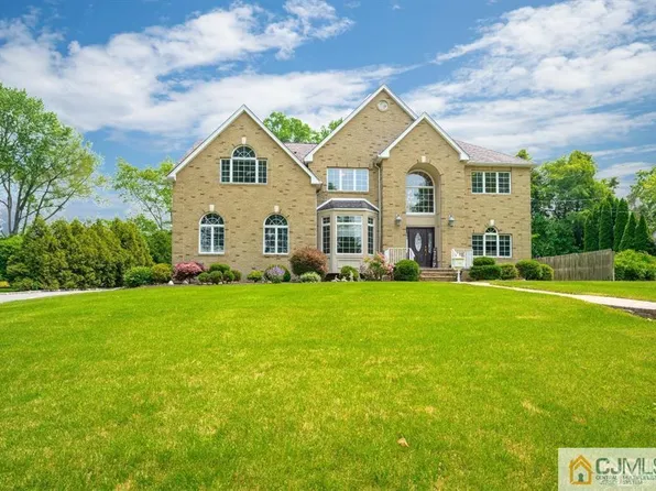 133 Thomas Dr, Clark, NJ 07066