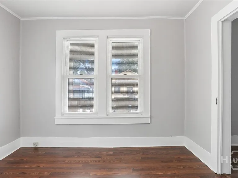 1023 W 37th St — Photo 17