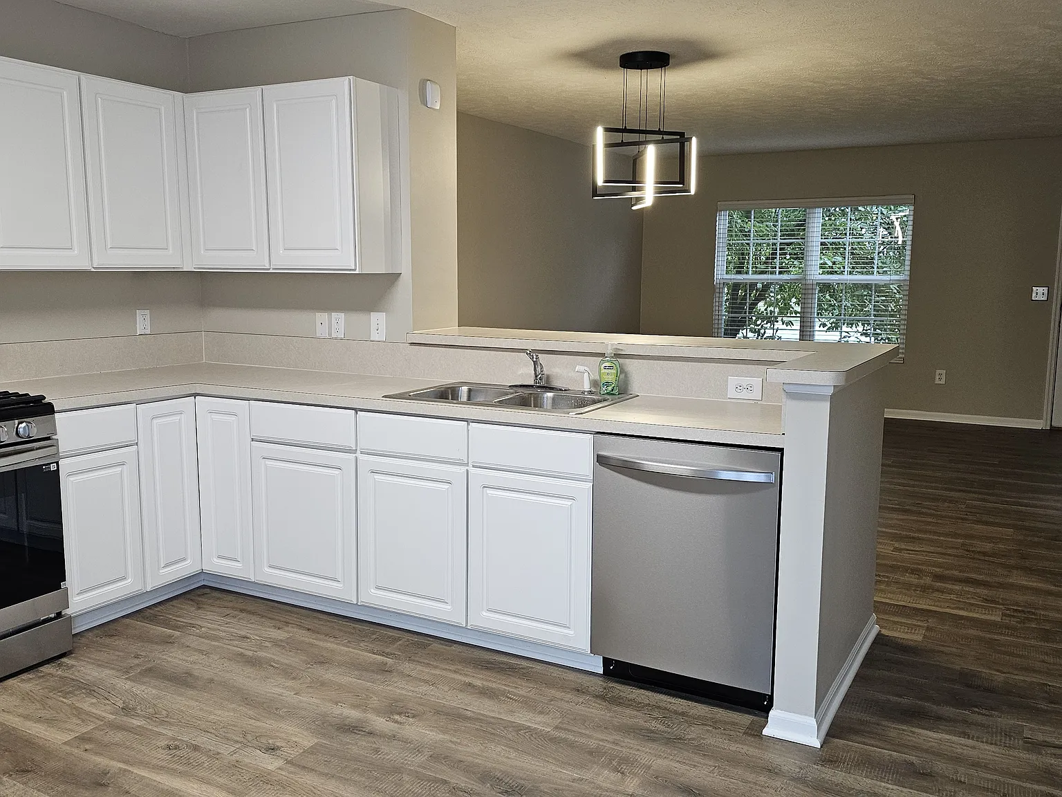 2 bed, 1832 sqft, $2,075 — Photo 4