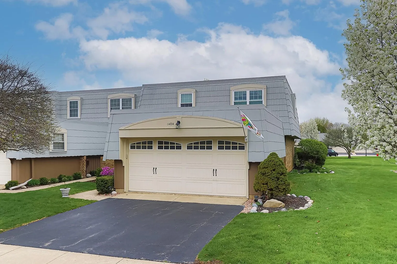648 Dauphine Ct Unit A photo 1