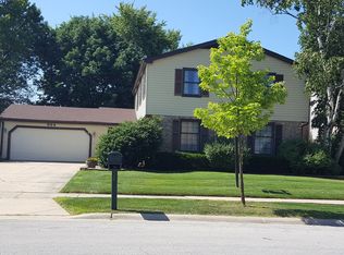 924 Iroquois Ave, Naperville, IL