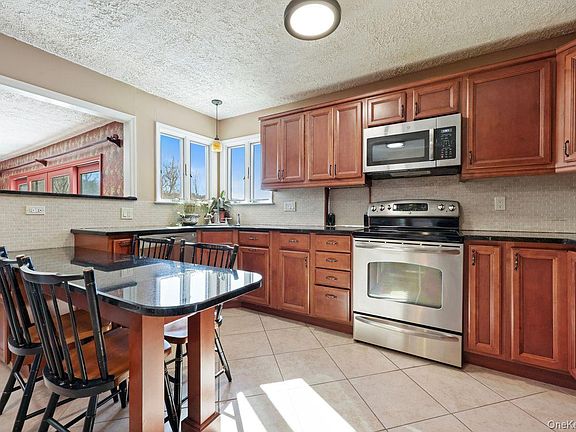 4th image of 667 Milltown Road