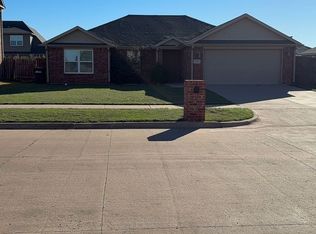 3721 Plantation Dr, Enid, OK 73703