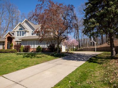 2474 Wood Oaks Cir, Green Bay, WI, 54302