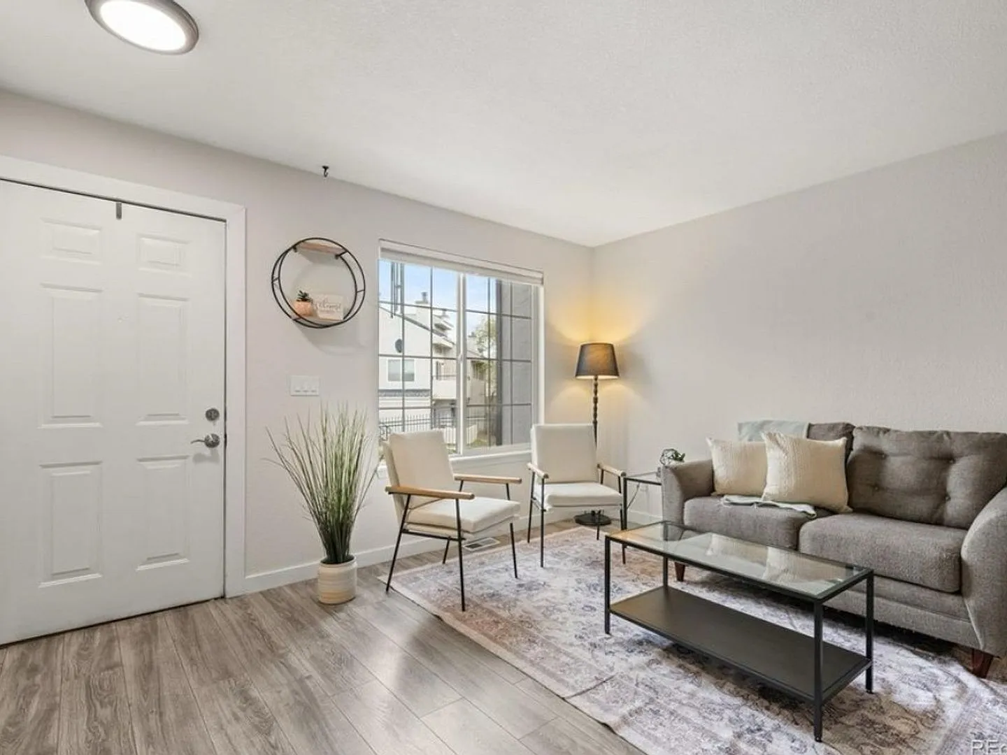2 Bedroom 1.5 bath Townhome in Edgewater — Photo 2