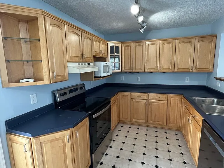 2934 Badger Dr — Photo 8