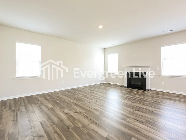 302 Willow Wynter Ln — Photo 3
