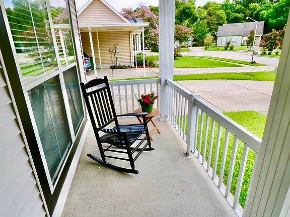 2nd image of 2732 Village Ct