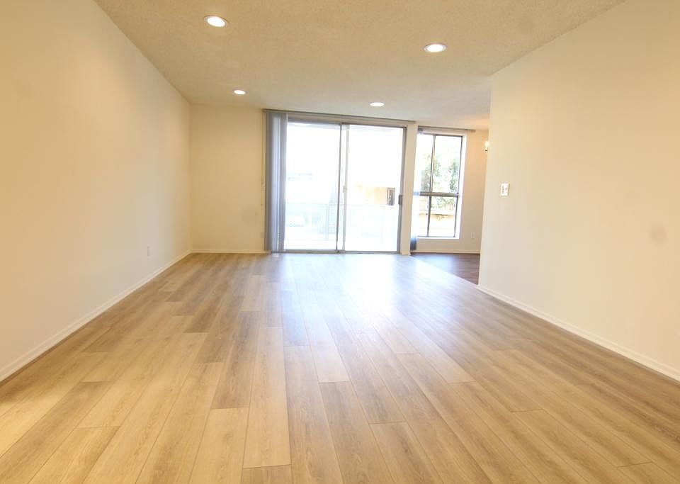 1st image of 931 S Wooster St APT 1