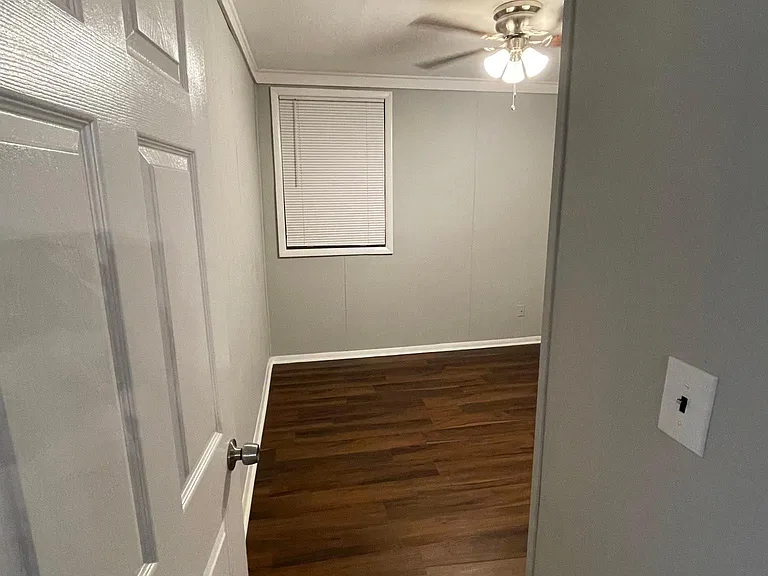 919 Carter St — Photo 17