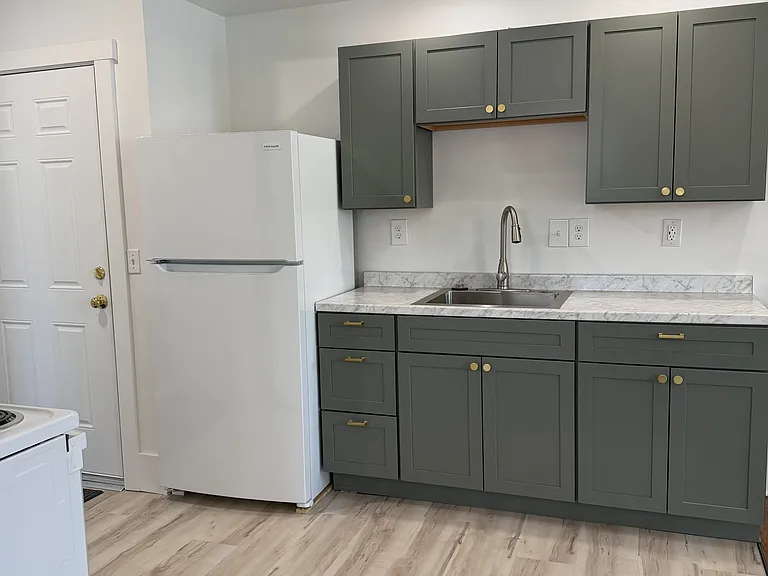 20 Adams St #4 — Photo 1