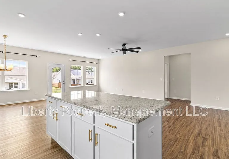 433 Troy Dr — Photo 8