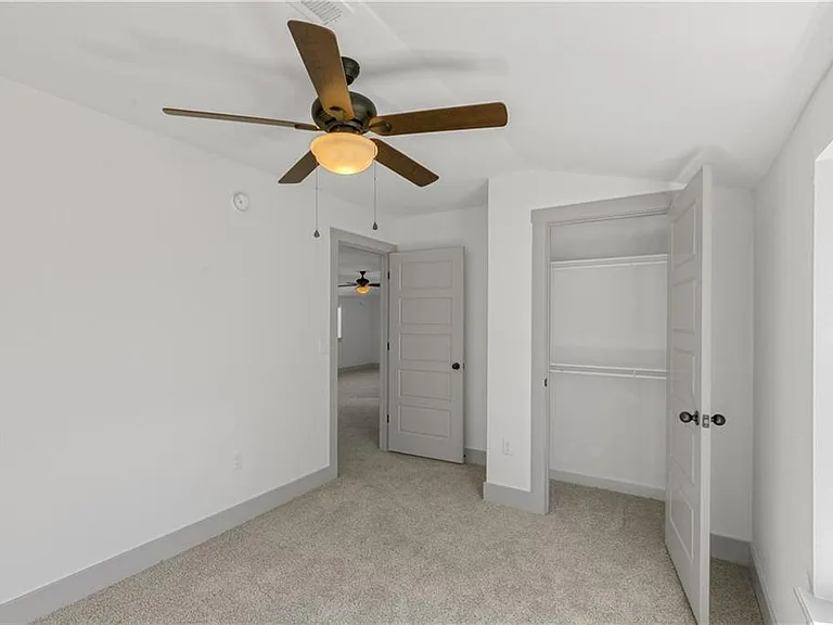 718 W Maple St — Photo 25
