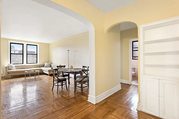 Sold by Erica Sullivan, LREB | media 10