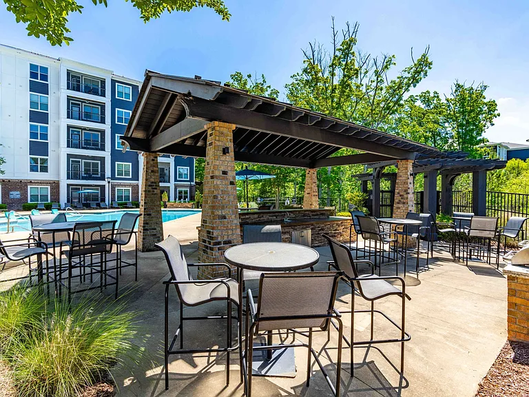 Poolside Grilling and Picnic Area