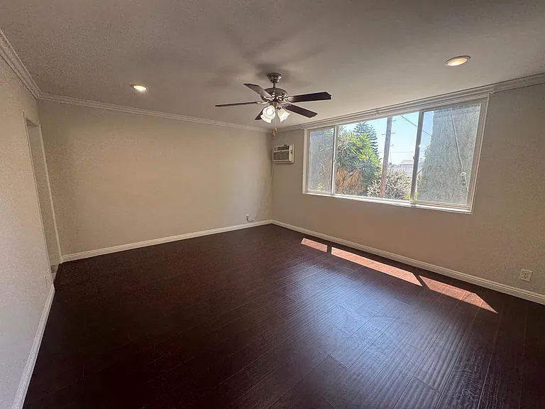 1185 N Kenmore Ave #8 — Photo 5