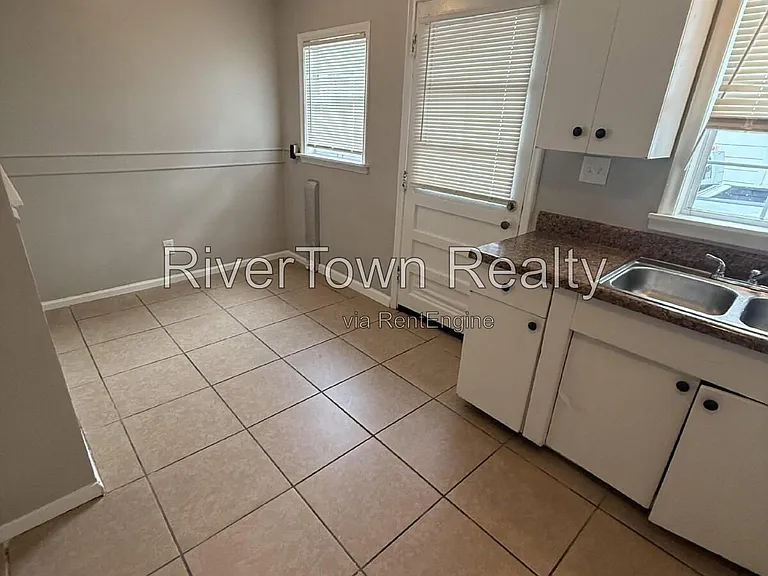 108 N Holmes St — Photo 8