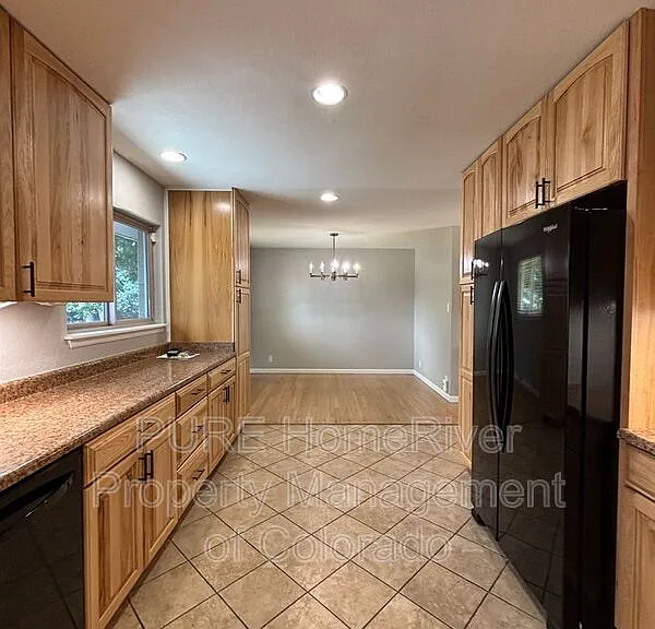 2255 S Clermont St — Photo 10