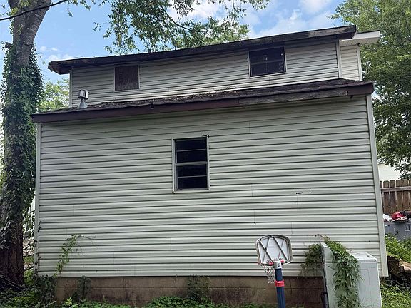4th image of 308 E 8th St
