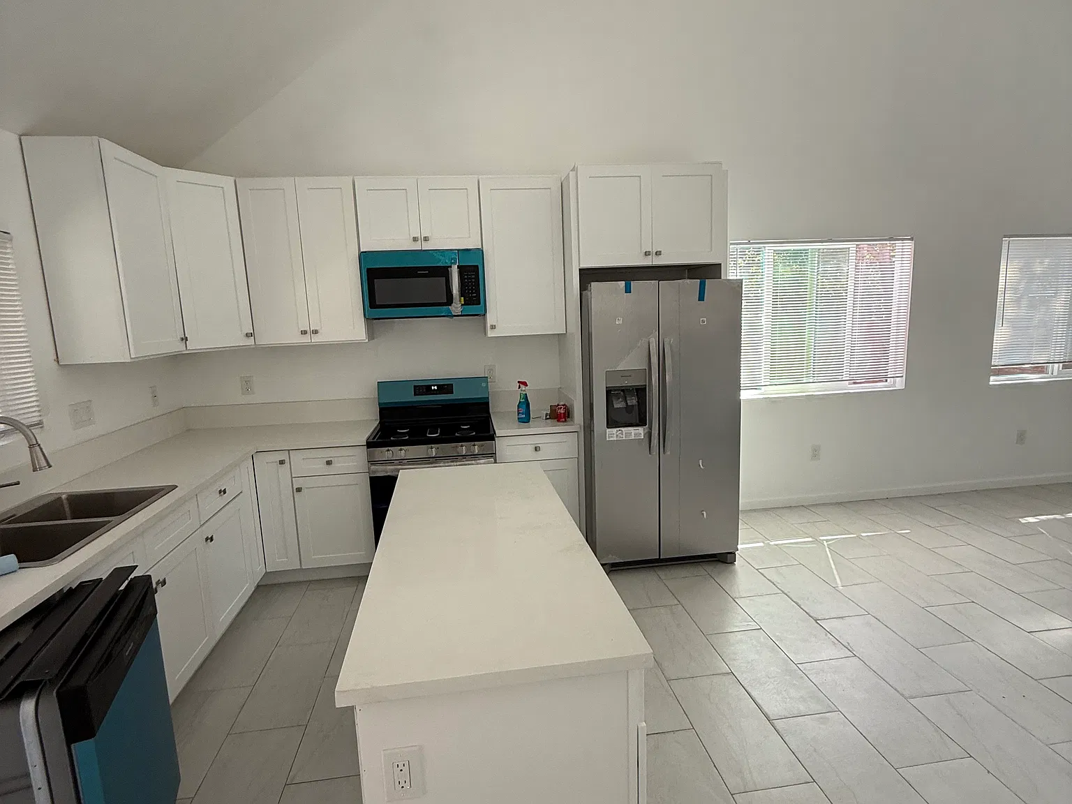 3 bed, 2.5 bath, 1200 sqft, $5,000 — Photo 3