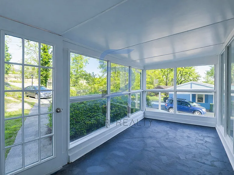 1026 Lynhurst Dr SW — Photo 2