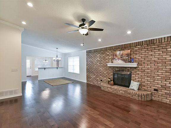 3rd image of 4801 Crest Dr