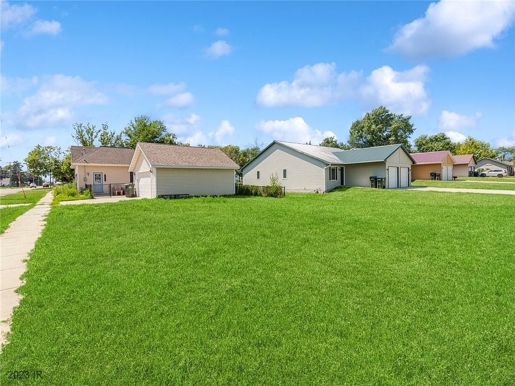 102 W Station St, Baxter, IA 50028 Zillow