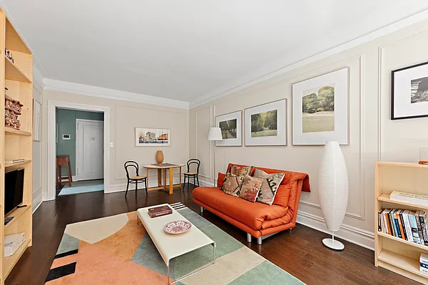 Living room, photo 2