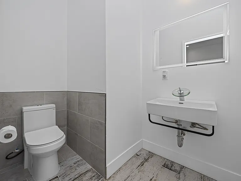 520 Smith St #1 — Photo 3