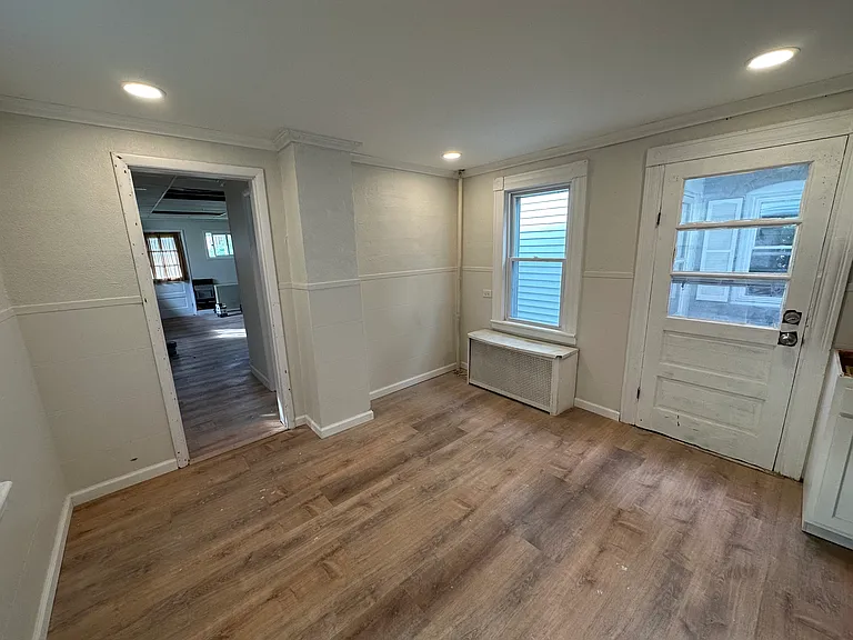 305 Powell Ave — Photo 7