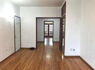 6250 60th St, Ridgewood, NY 11385